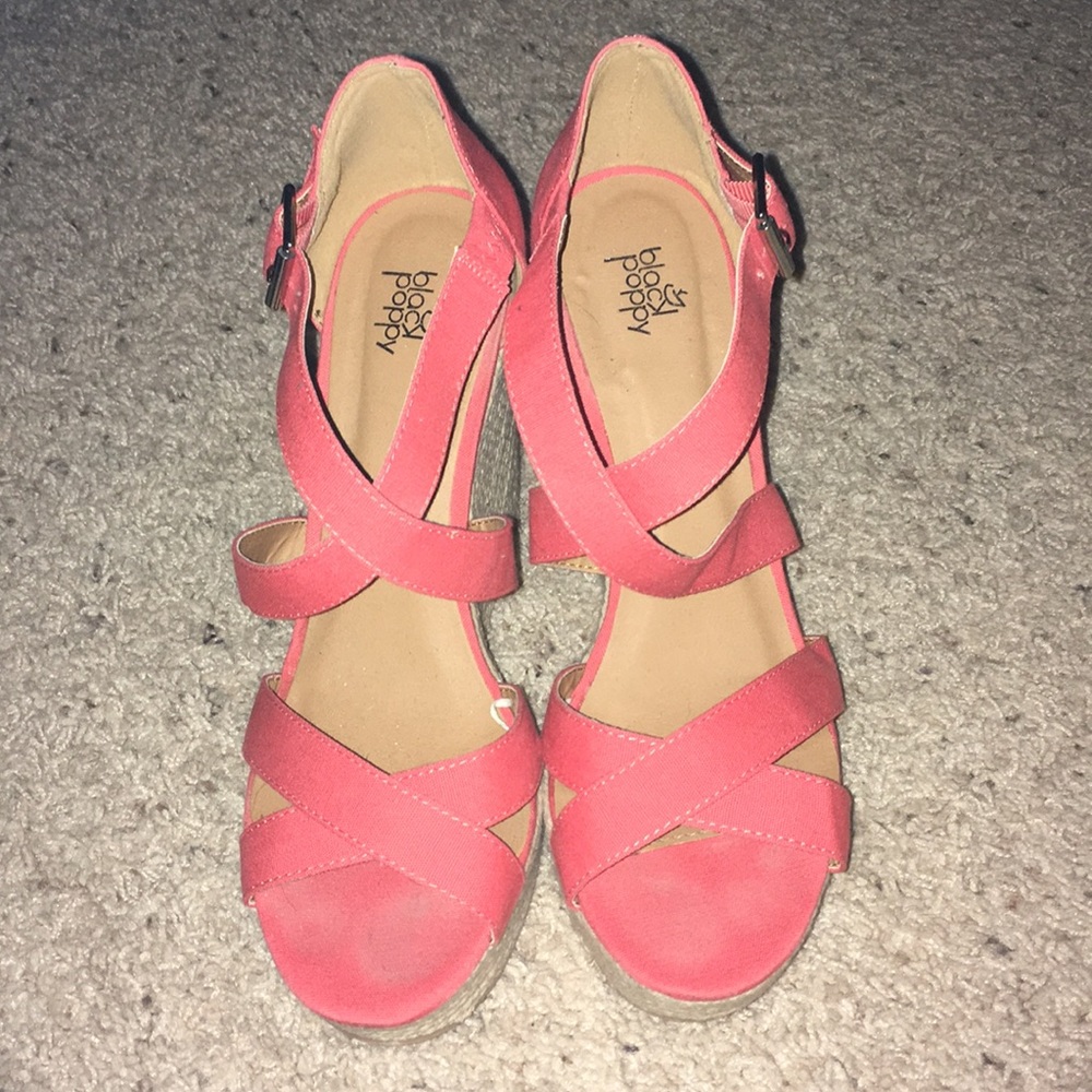 Black poppy wedges